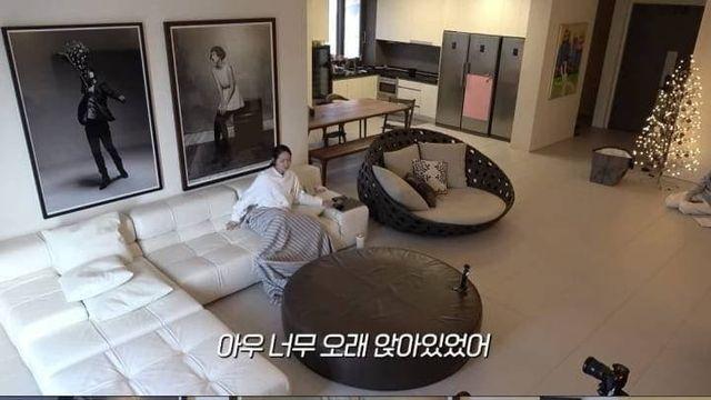누워서 리디북스 웹소설 보는 한가인