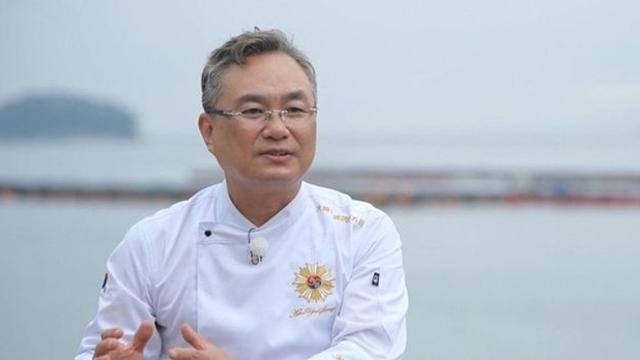 안유성, 배 위 무릎 꿇고 보조셰프 도전…”35년 만에 처음” (‘푹 쉬면 다행이야’)