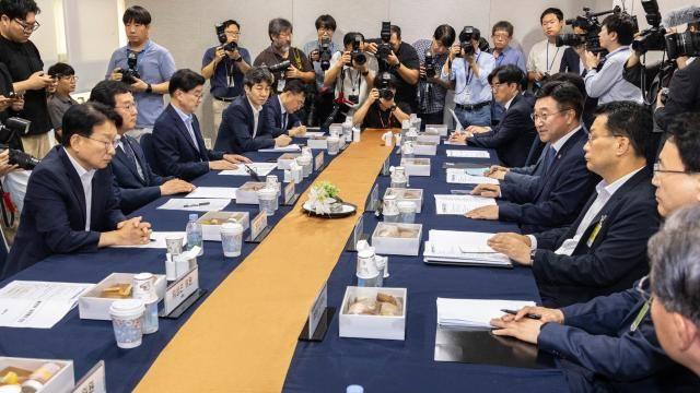 당정, 2차 소비쿠폰·지방소멸대응 논의…