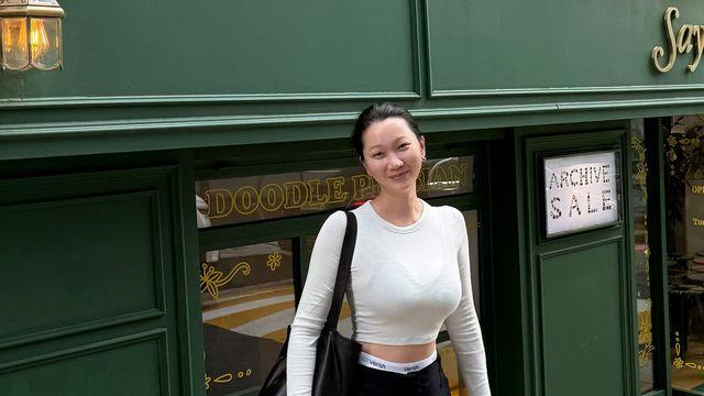 장윤주, 흑백 미니멀에 로고 웨이스트로 찍은 스트리트 한 수