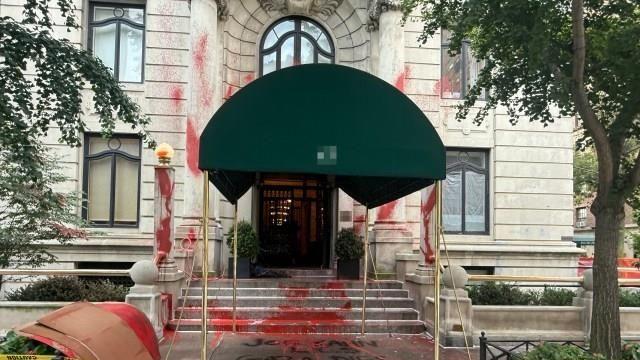 뉴욕타임스 편집국장 자택에 페인트 테러…가자보도 항의 추정