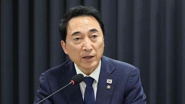與 