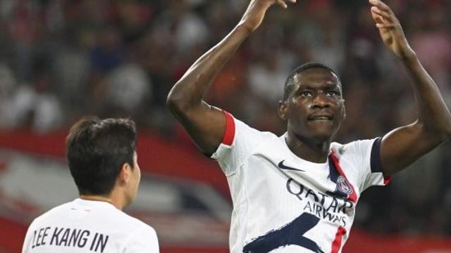 '이강인 토트넘? 아냐, 내가 간다!' PSG 악성재고 FW, 북런던 임대 'Here we go'…영국행 비행기 탑승