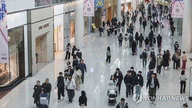 '신세계면세점 폭파' 협박 SNS에 인천공항도 수색…이상 없어
