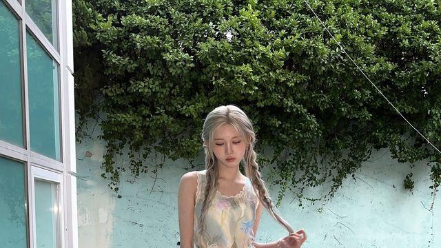 아이브 가을, 밀리터리 스커트로 ‘XOXZ’ 무드 소환