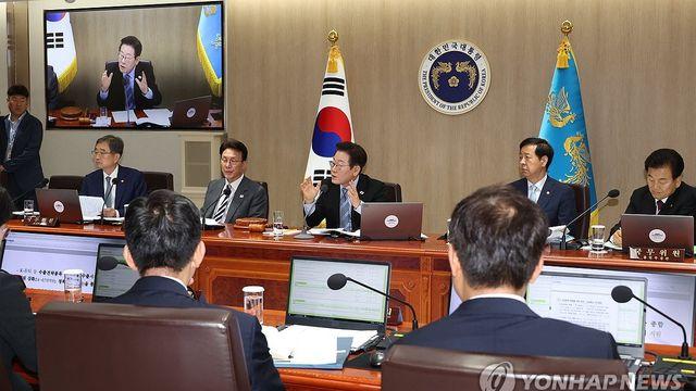 또 공개 칭찬한 그 공무원…李대통령 