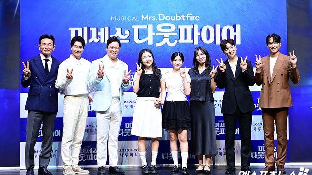 황정민, 욕만 잘해? 웃길 줄도 안다…가발+특수분장 '만능 유모'로 변신 (다웃파이어)[종합]