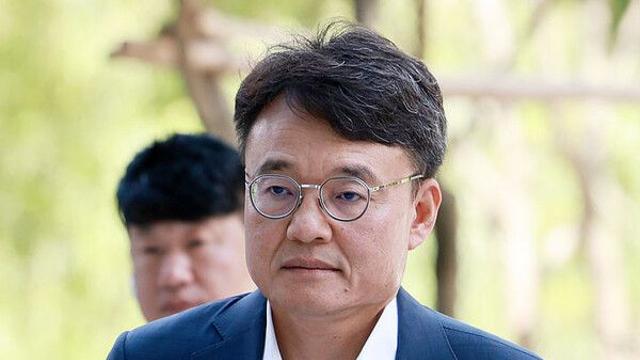 '나토 목걸이 청탁 의혹' 박성근, 특검 조사 후 침묵 귀가(종합)