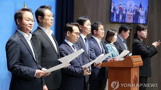 與의원 30명 
