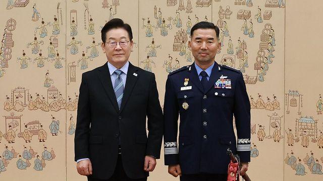 李대통령, 합참의장 후보자·3군 총장에 삼정검 수치 수여