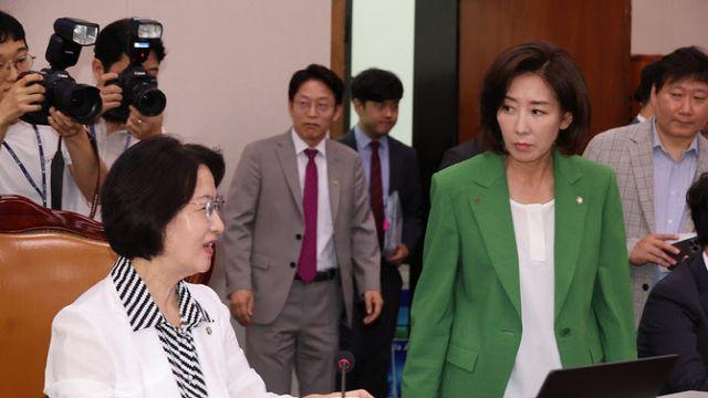 나경원 “초선 가만히 있어” 호통에 법사위 난장판 “나빠루”