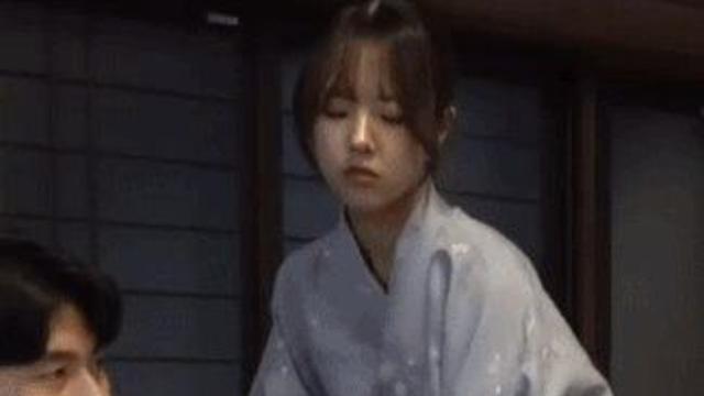 박주호 영상에 잠깐 등장한 종업원 누나 미모