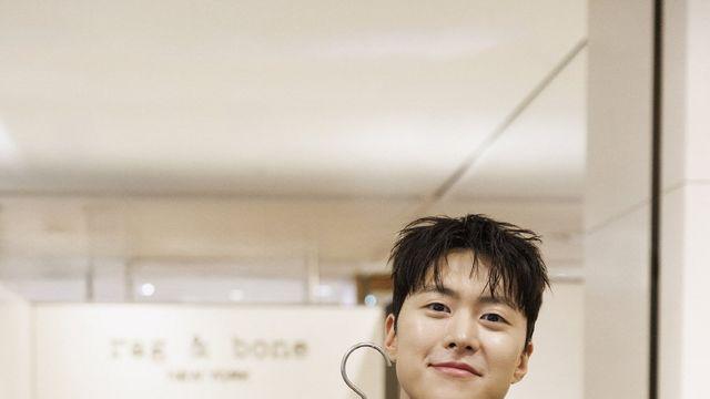 “이 옷 어때?” 공명·강유석, 훈훈 비주얼로 랙앤본 팝업 빛내