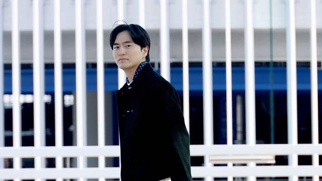 이진욱, 카리스마 담은 ‘젠틀 공항룩’…법정 드라마 주인공 다운 아우라
