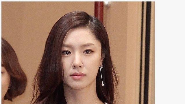 외모에 비해 못뜬 여배우 투탑