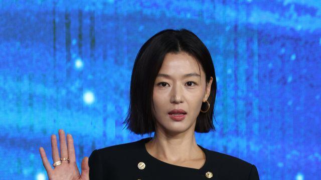 ‘북극성’ 전지현 “강동원·박해준, 잘생김에 행복…눈 크게 뜨고 촬영”