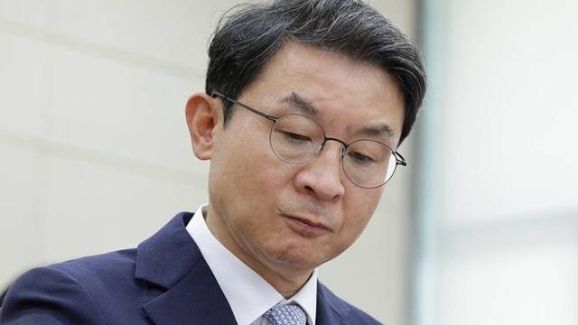 “가상자산 내재가치 없다”던 이억원, '코인 테마주' 투자 아이러니