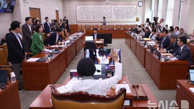 與, 오늘 법사위서 검찰 개혁 공청회…'중수청 관할' 등 논의