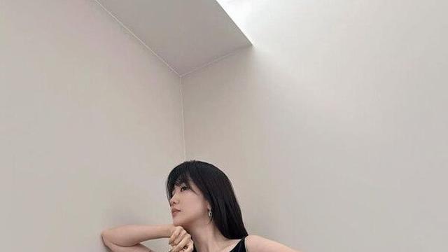 37세 박하선 등 파인 블랙 드레스 자태에 시선 강탈