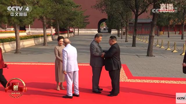 김정은 옆태