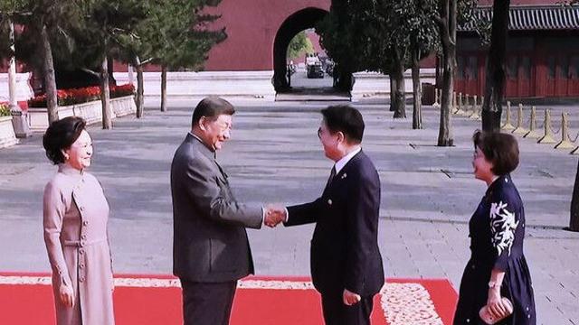 [中 열병식]우 의장 김정은과 악수…우 