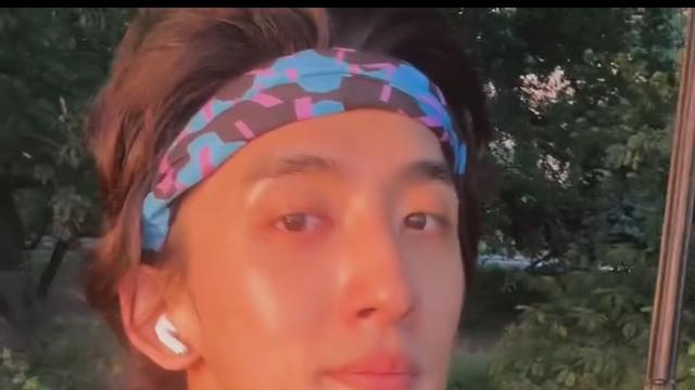 러닝의 계절 미리 준비하자! 셀럽이 픽한 러닝 아이템 5