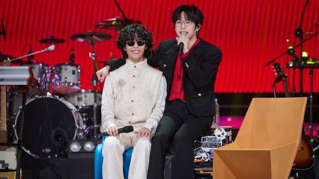 '더 시즌즈' 선배 이찬혁, 무릎까지 꿇었다…'쓰담쓰담' 십센치에 묵직 조언 (엑's 현장)[종합]