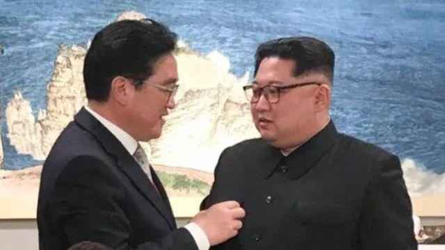 우원식 “7년 만에 봅니다” 인사에...김정은 의외의 반응