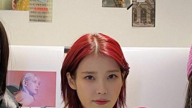 보정없는 빨간 머리 아이유.jpg