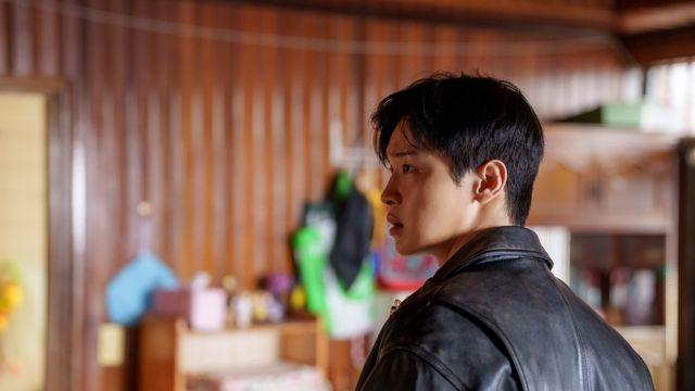 '사마귀' 장동윤, 첫 회부터 총격 난투극…온몸 불사른 열연