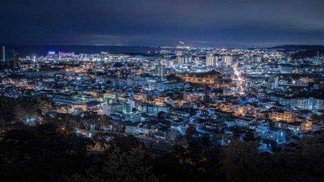야간 촬영 도중에 삼각대가 넘어져버렸을때 사진 