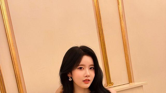스테이씨 시은, 아이보리 튜브톱 드레스의 고혹미…‘I WANT IT’ 무드 그대로