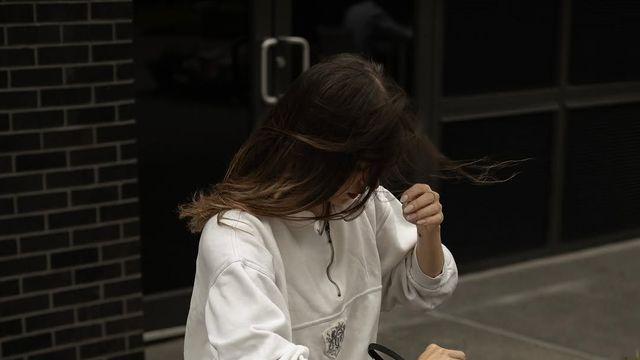 지금부터 가을까지 입는 시가렛 데님 스타일링 팁