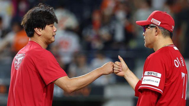 프로야구 SSG, 이숭용 감독과 총액 18억원에 최대 3년 연장 계약