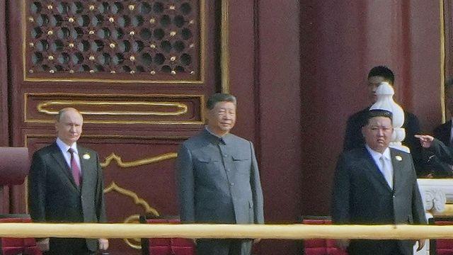 [中전승절] 서로에게 몸 기울이며 '밀착 대화'한 시진핑·김정은