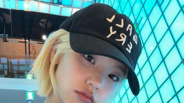스트라이프 티셔츠에 볼캡으로 꾸안꾸 매력, 예지의 쿨한 일상 패션
