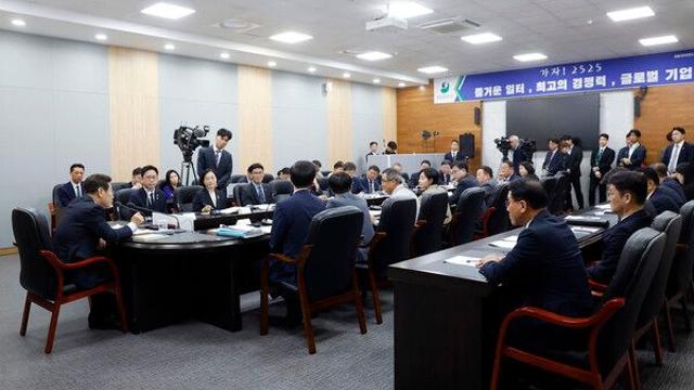 李대통령, 첨단 강소기업 대표들 만나 