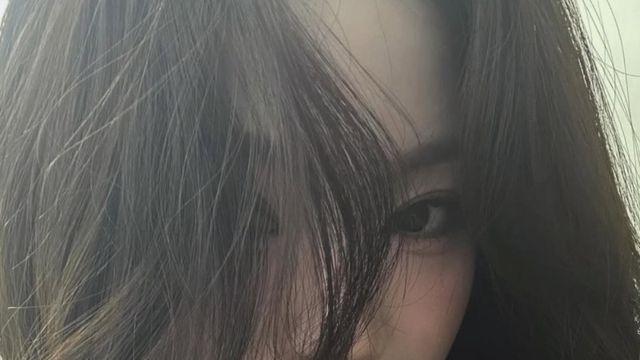 스테이씨 아이사, 시크+러블리 공존... 고양이 네일도 ‘눈길’ [AI 포토컷]