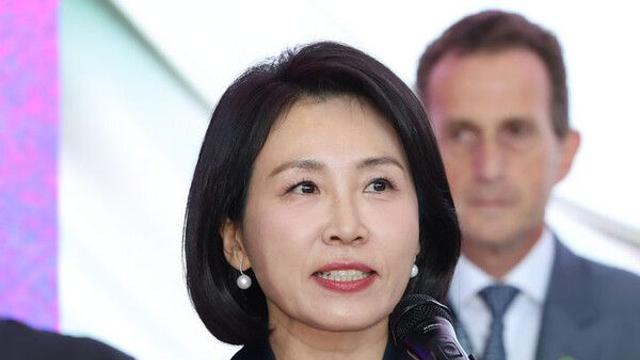 김혜경 여사, '키아프 서울' 참석…작품 관람·K-미술시장 성장방안 청취