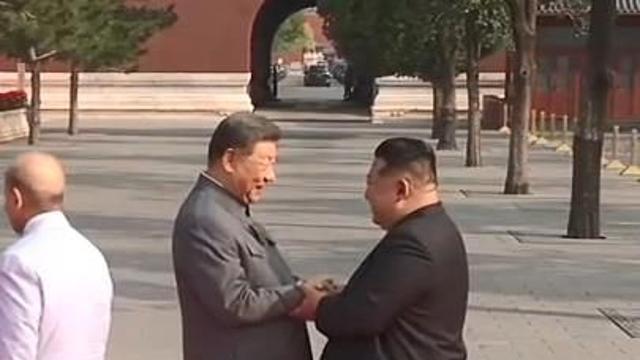 [中전승절] 김정은에 '의전서열 2위' 예우…펑 여사, 한국말로 