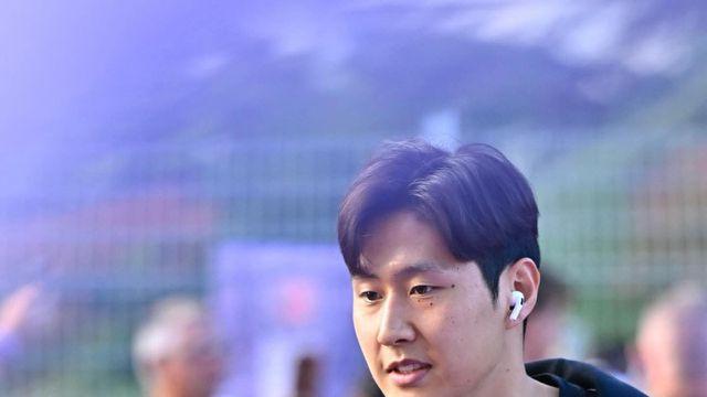 “이강인의 대체자도, 좋은 제안도 없었다” 佛 풋메르카토 기자의 시선, 다행히 ‘전력 외’ 취급은 아닌데…‘일단 잔류’ 이강인은 PSG에서 반전할 수 있을까?