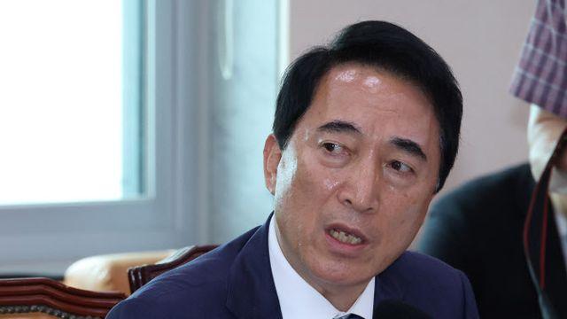 與박수현 