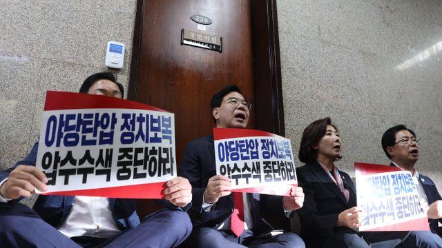 국힘 “특검 압수수색 중단까지 무기한 농성”…조은석 곧 고발