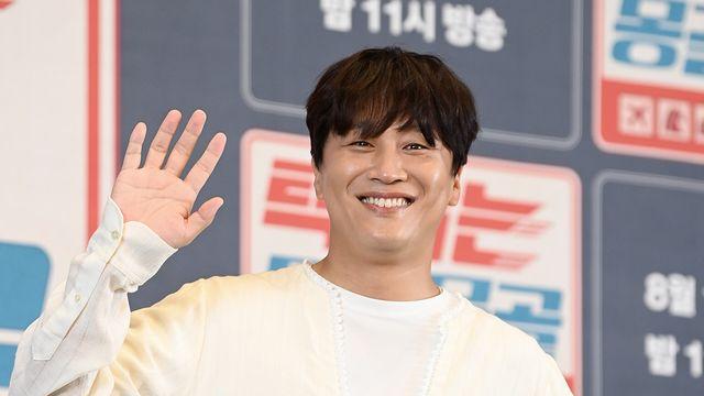차태현, '국민 남편' 이미지 내려놨다…
