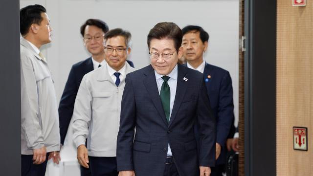 李 