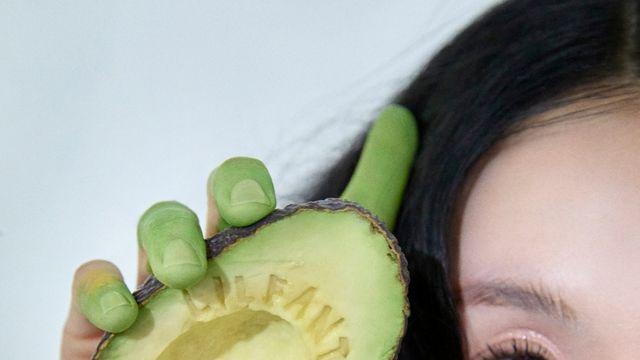 트와이스 채영, 아보카도 베어 물며 시작되는 이야기