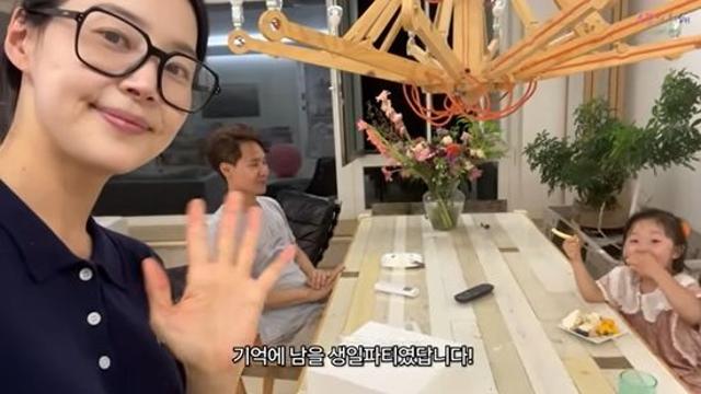 '검사♥' 한지혜, 귀요미 4살 딸 공개…케이크 하나에 '덩실덩실'
