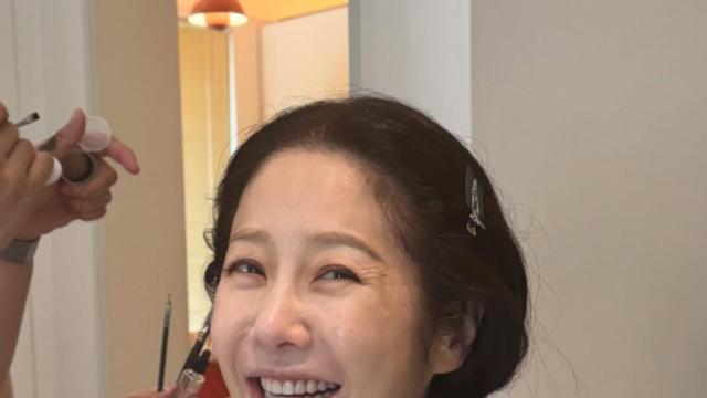 '54세' 고현정, 고혹적 레드 드레스 '시선 집중'...사마귀도 반할 듯 [★해시태그]