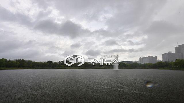 [오늘날씨] 중부 흐리고 제주 최대 60㎜ 비 소식...서울 낮 29도·전주 32도