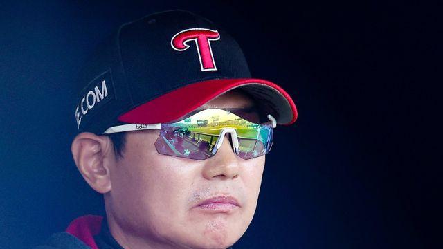 두 명은 떠났고 한 명은 재계약…염경엽·박진만 감독만 남았다